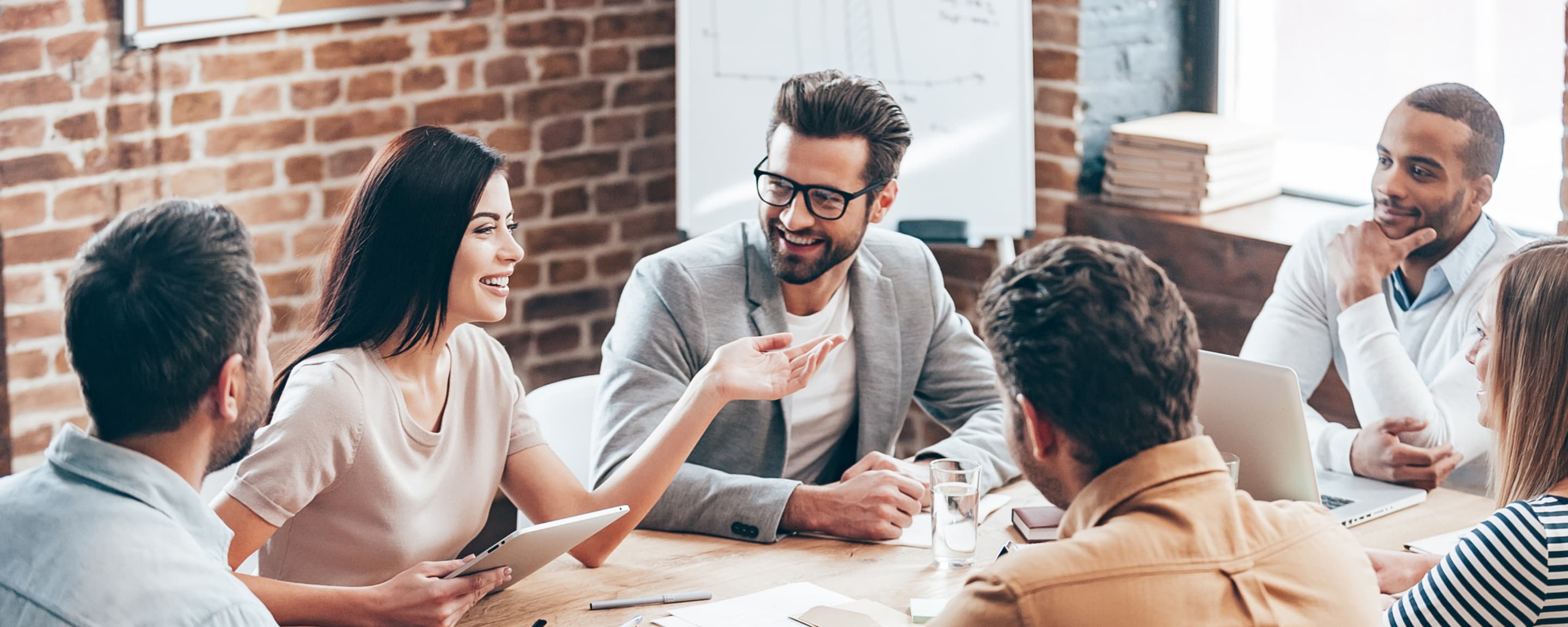 广州领燕科技 - 品牌与数字产品背景